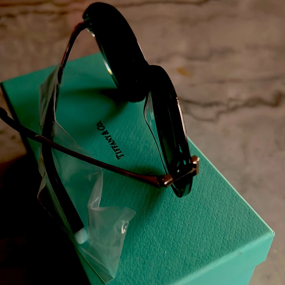 TIFFANY & CO. - Picture 4 of 10